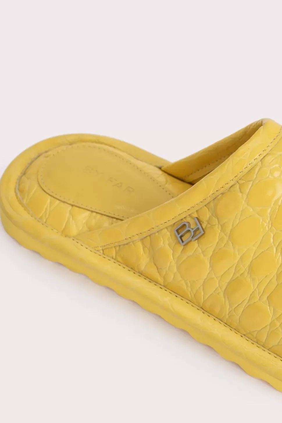 Ari Duckling Circular Croco Embossed Leather