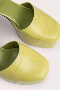 Barb Apple Maxi Croco Embossed Leather
