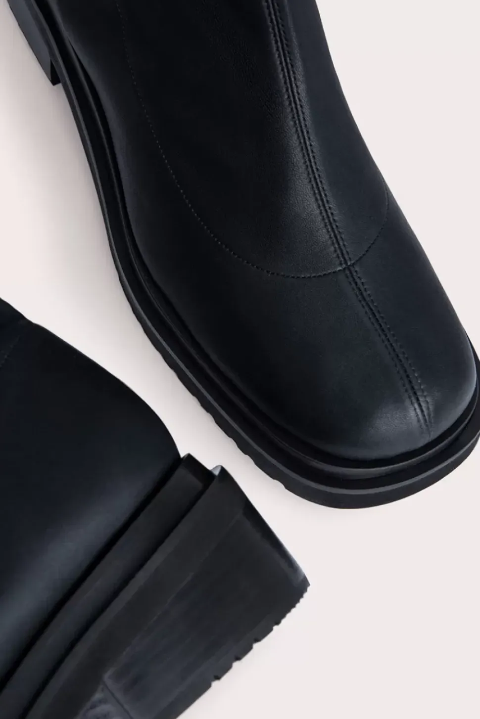 Kah Black Stretch Leather