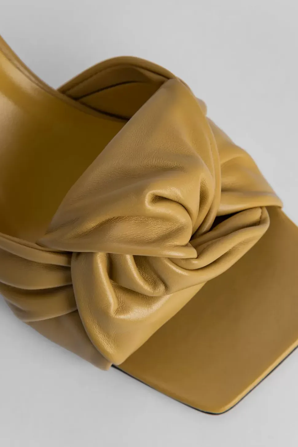Lana Ochre Gloss Leather