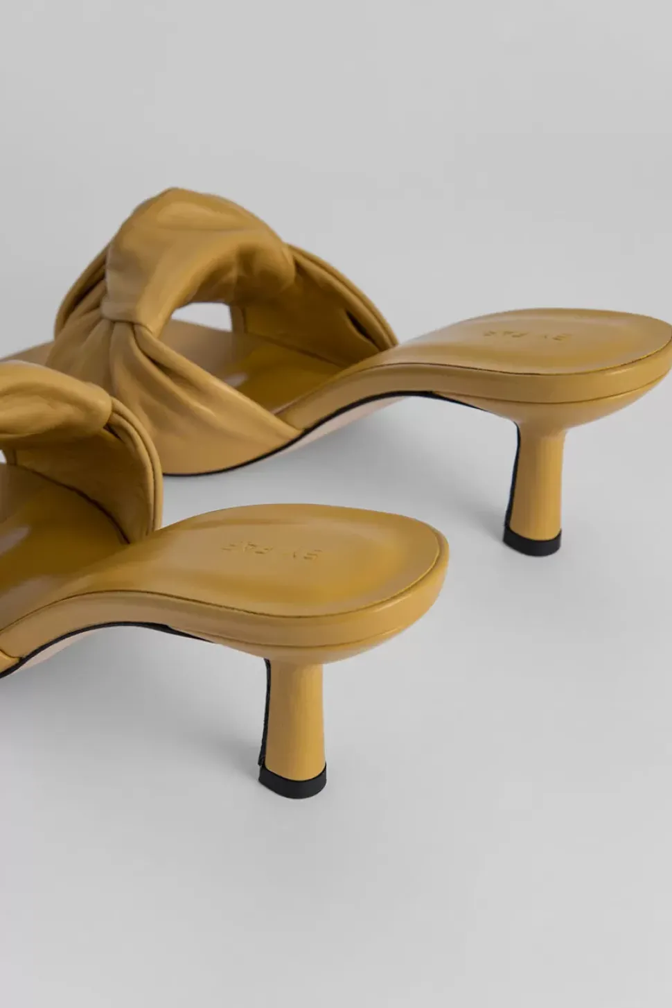Lana Ochre Gloss Leather