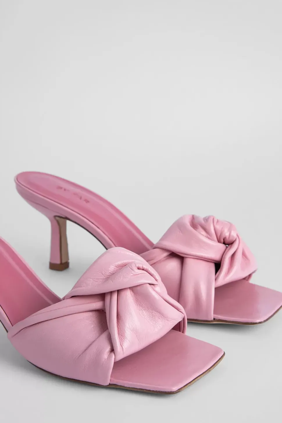 Lana Peony Gloss Leather