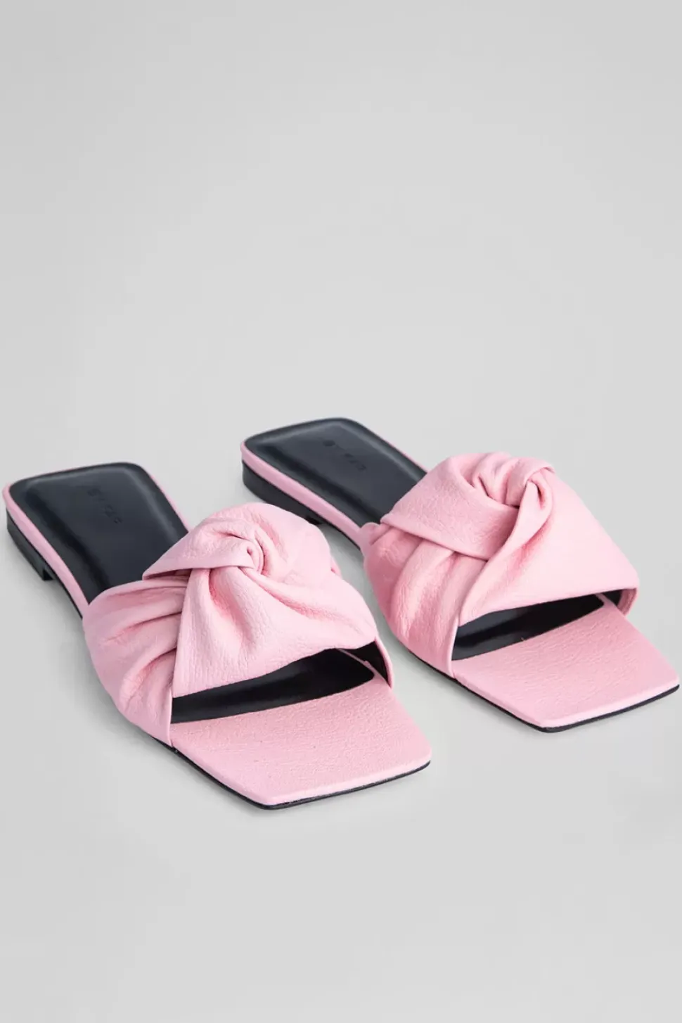 Lima Peony Grained Leather