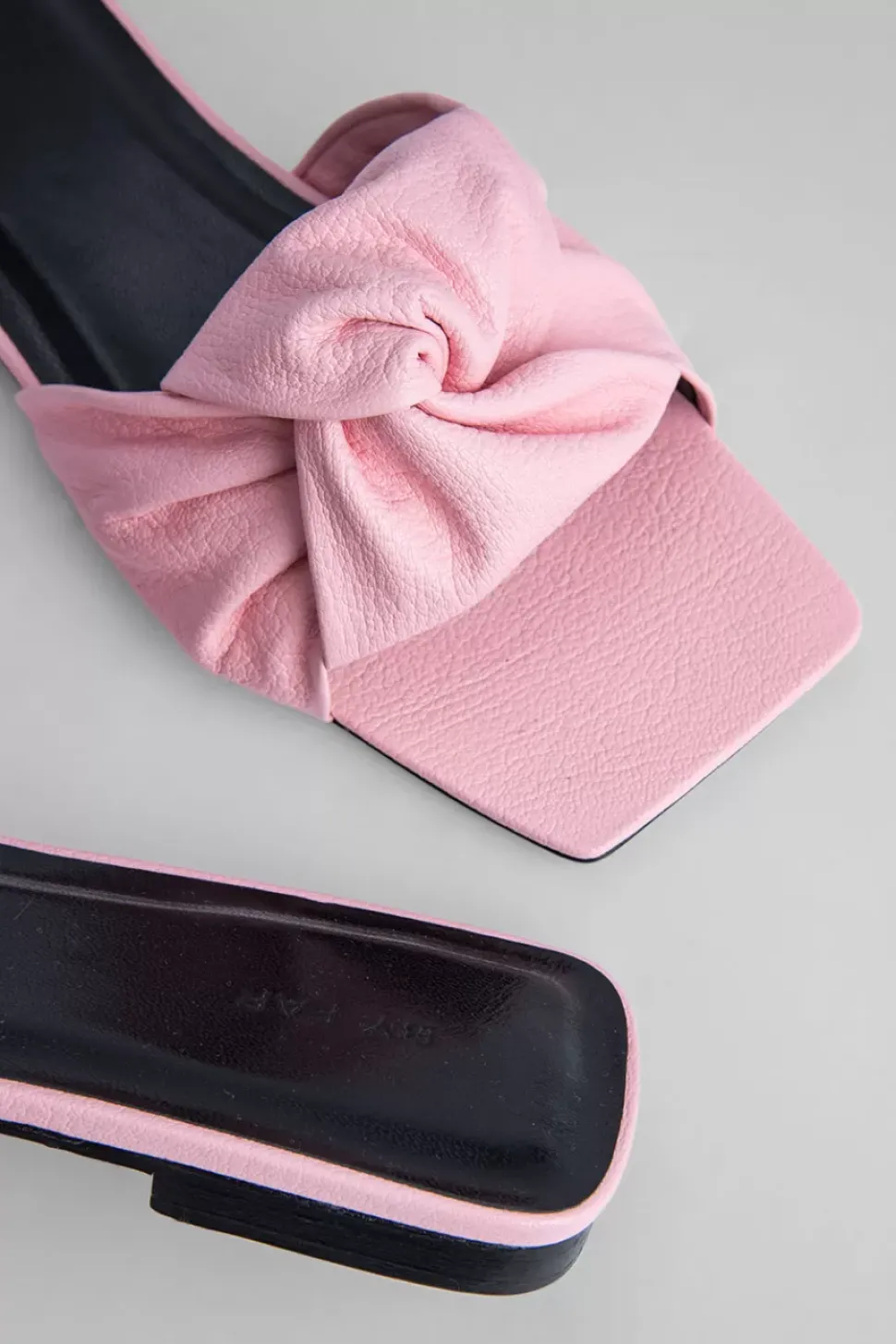 Lima Peony Grained Leather