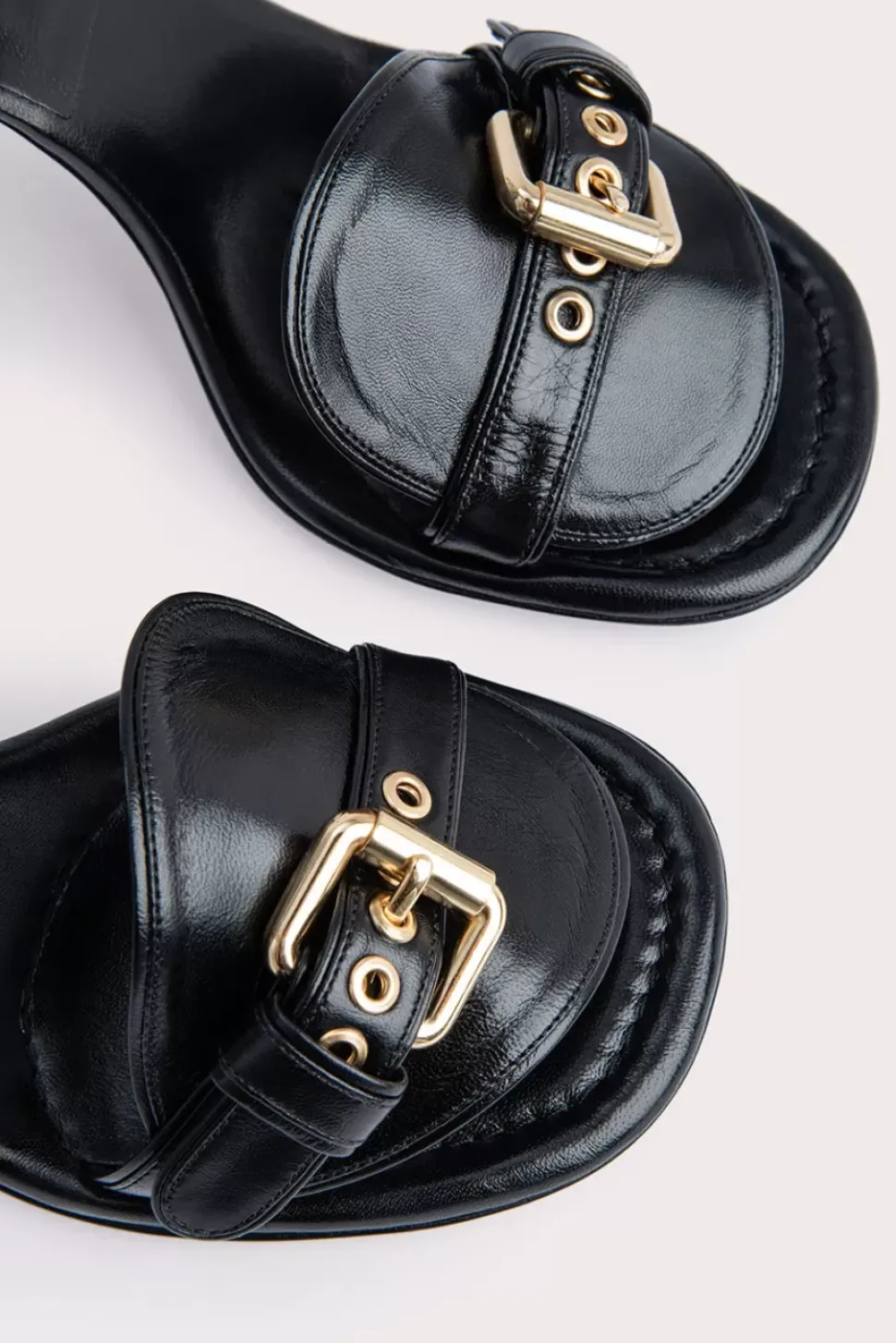 Montana Black Gloss Leather