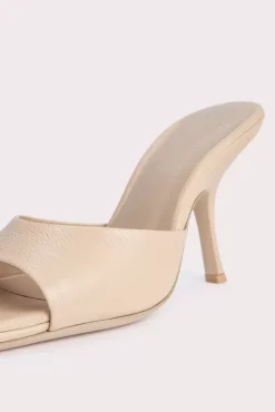 Mora Sand Grained Leather