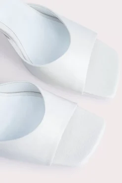 Mora White Gloss Grained Leather