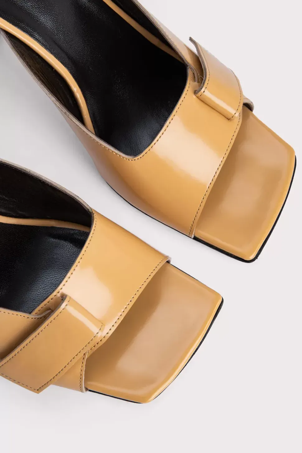 Olivia Biscuit Semi Patent Leather