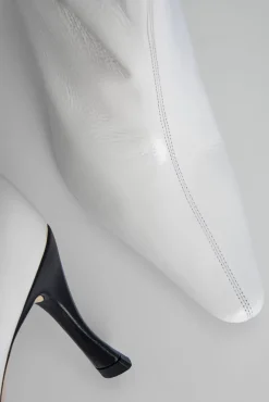 Stevie 42 White Gloss Grained Leather