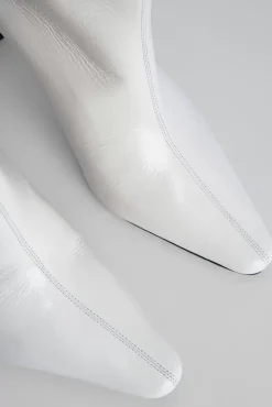 Stevie 42 White Gloss Grained Leather
